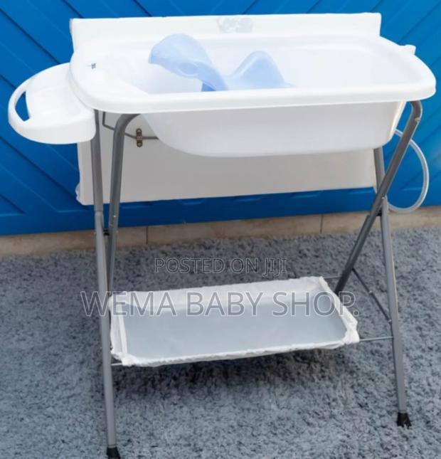 Baby Portable/Foldable Bath Station With a Changing Mat - thumbnail 8