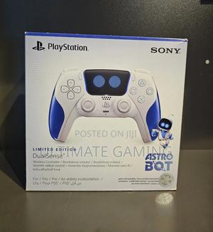 Ps5 Limited Edition Dualsense Astro Bot - thumbnail 2