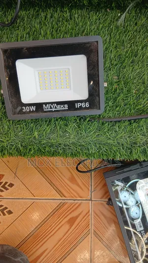 Slim Led Reflector 30w Yellow Light Autovolt G-Light Yellow