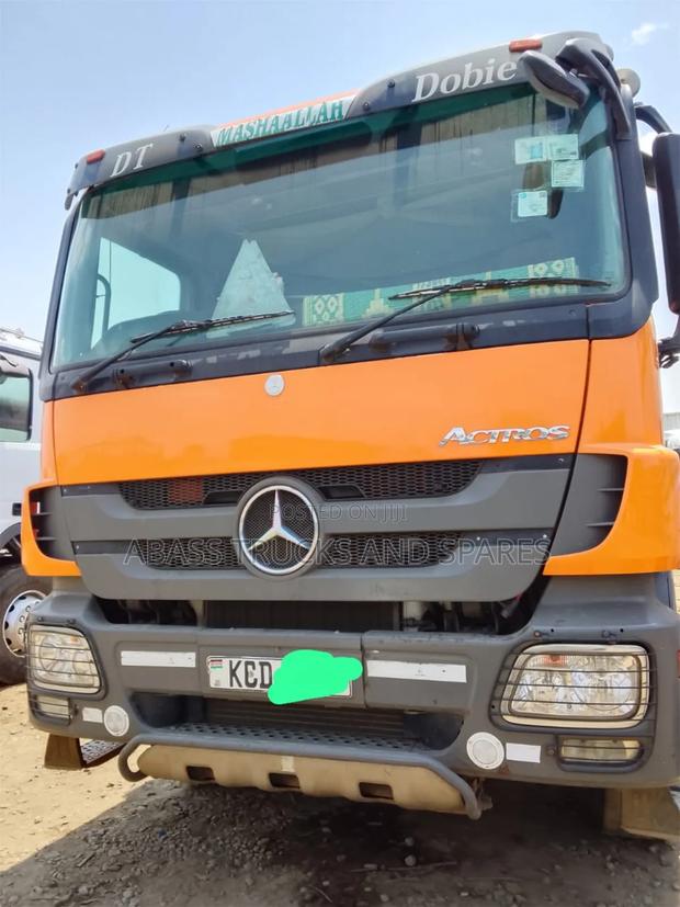 Mercedes Benz 2014 Orange