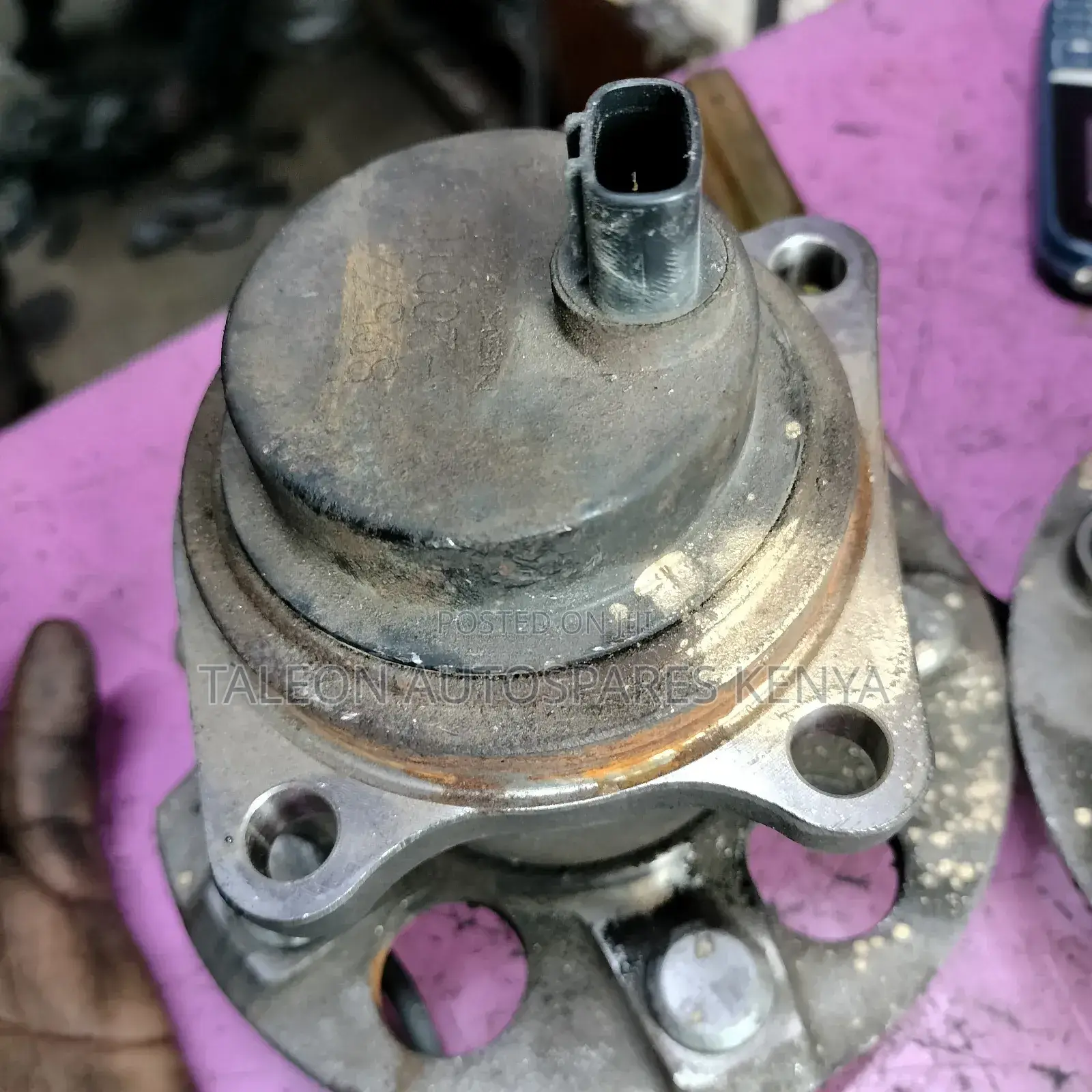 Noah Rear Wheel Hub 2008-212