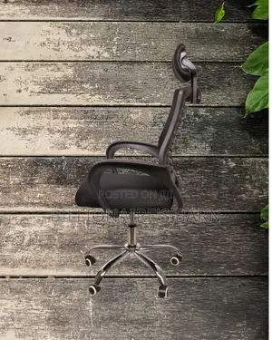Pro-Grade Secretarial Mesh Chair — Smooth-Rolling Mobility