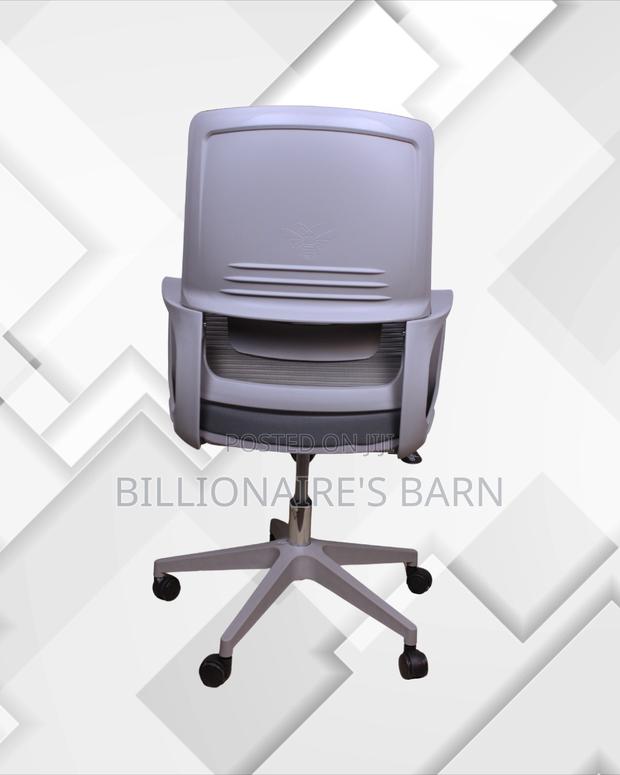 Heavy-duty Grey Ergonomic Mesh Office Chair — Strong Stable Base - thumbnail 4
