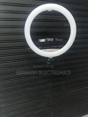 I8 Inches Ringlight With Three Phone Holders,Super Bright Ni