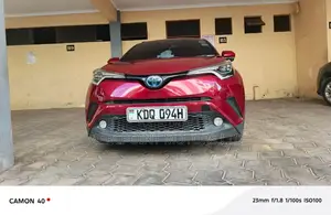 Toyota C-HR XLE FWD Sport Utility (2.0L 4cyl 2AM) 2018 Red