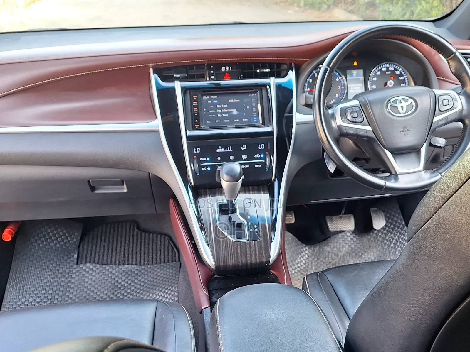 Toyota Harrier 2.0 2015 Black