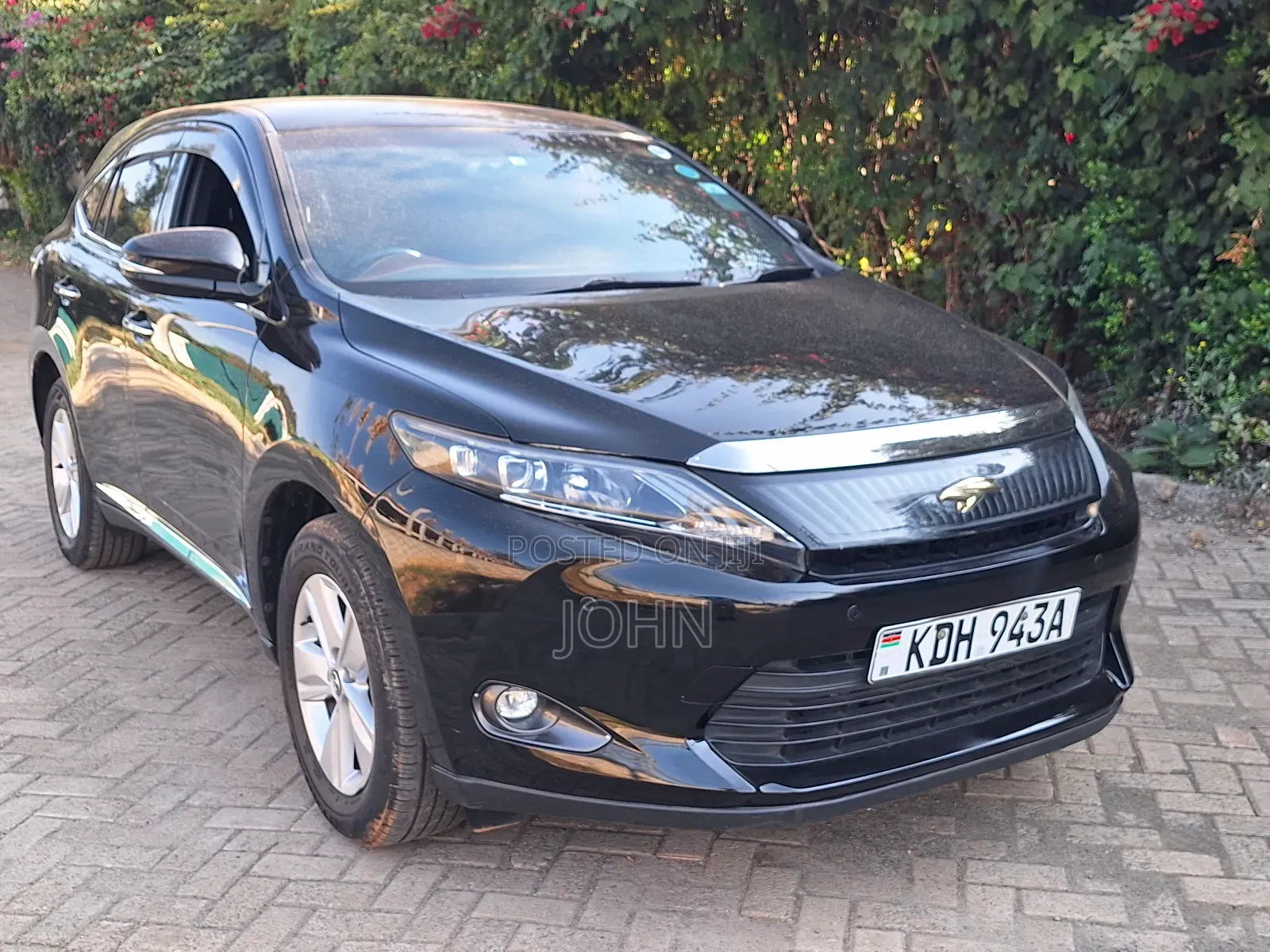 Toyota Harrier 2.0 2015 Black