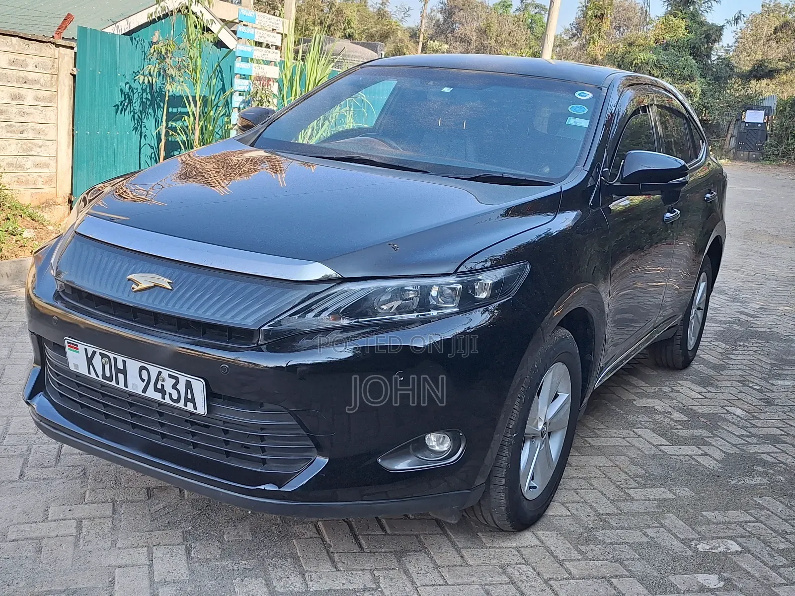 Toyota Harrier 2.0 2015 Black