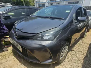 Toyota Vitz 1.3 FWD 3dr 2015 Gray