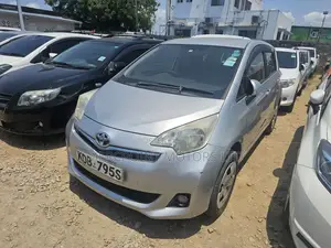 Toyota Ractis 1.5 FWD 2013 Silver