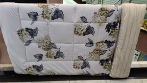 *High Quality Binded Duvets 1 Duvet 1 Bedsheet
2 Pillowcases
Size 6*7