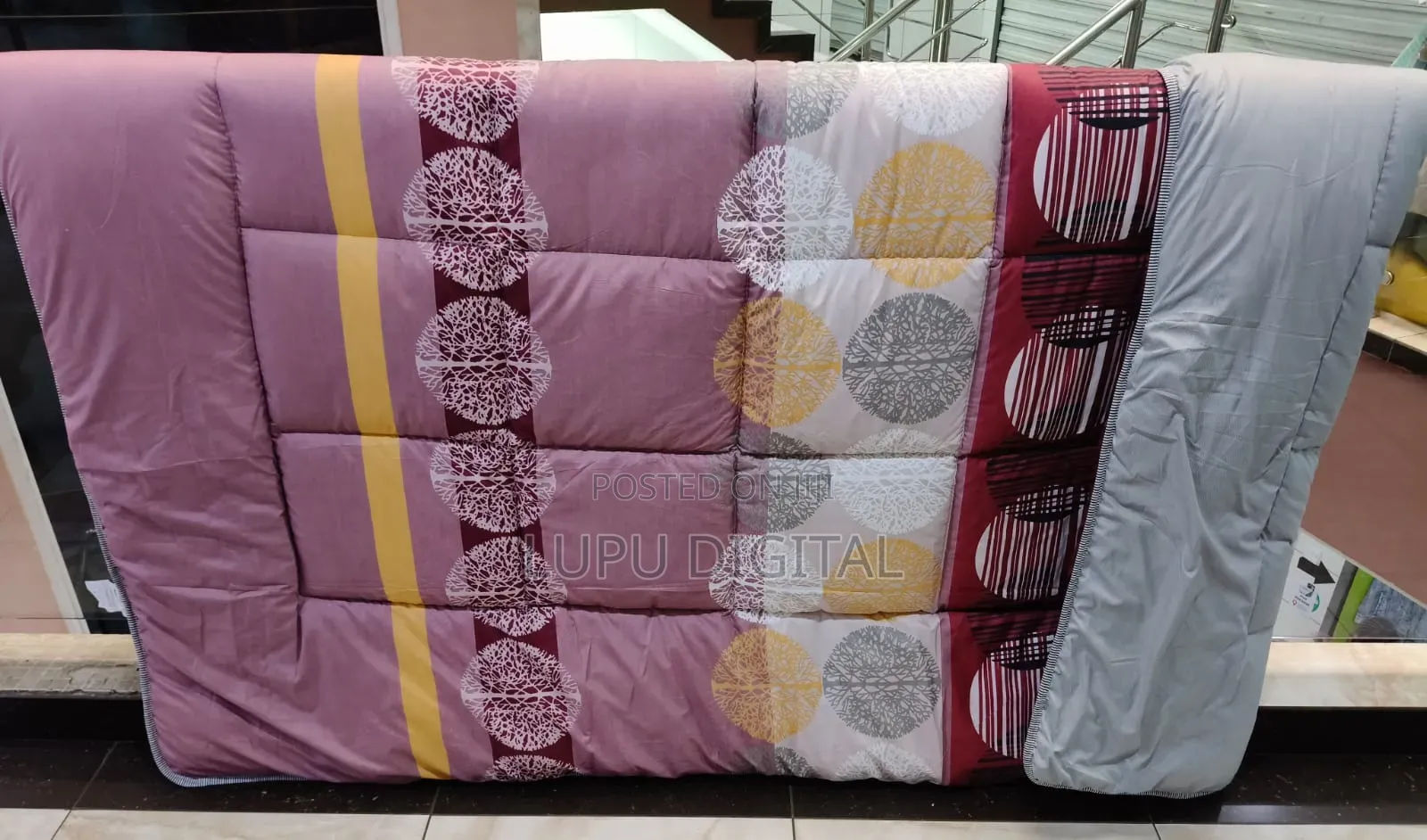 *High Quality Binded Duvets 1 Duvet 1 Bedsheet
2 Pillowcases
Size 6*7
