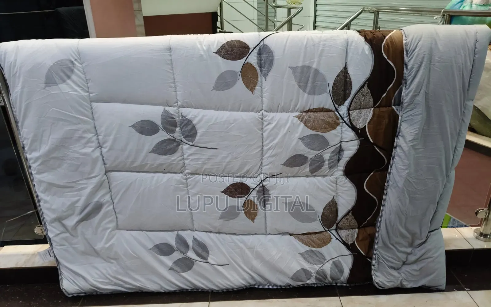 *High Quality Binded Duvets 1 Duvet 1 Bedsheet
2 Pillowcases
Size 6*7