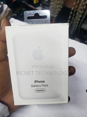 10,000 Mah Mag Safe iPhone Battery Pack - thumbnail 2