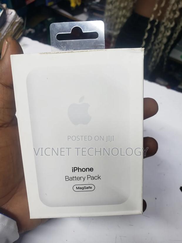 10,000 Mah Mag Safe iPhone Battery Pack - main view