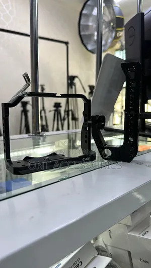 Caisi Camera Cage for Eos R8 With Top Handle