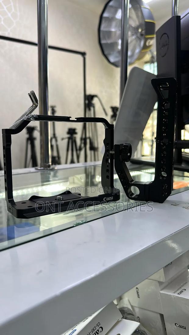 Caisi Camera Cage for Eos R8 With Top Handle - thumbnail 3
