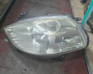 Nissan Tida 2010 None Xenon 
Headlight