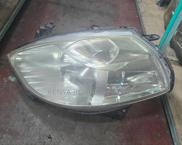 Nissan Tida 2010 None Xenon Headlight - main view