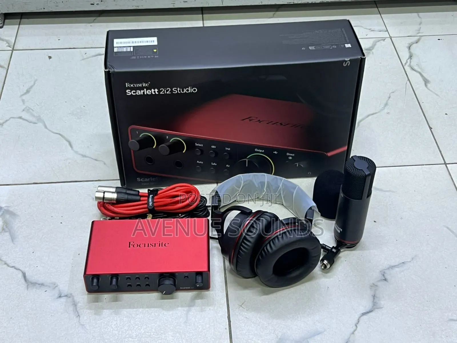 Focusrite Scarlet 2i2 4th Gen Studio Bundle