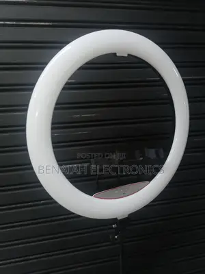 18" Ring Complete With Stand Three Holders and Incredible Led Light