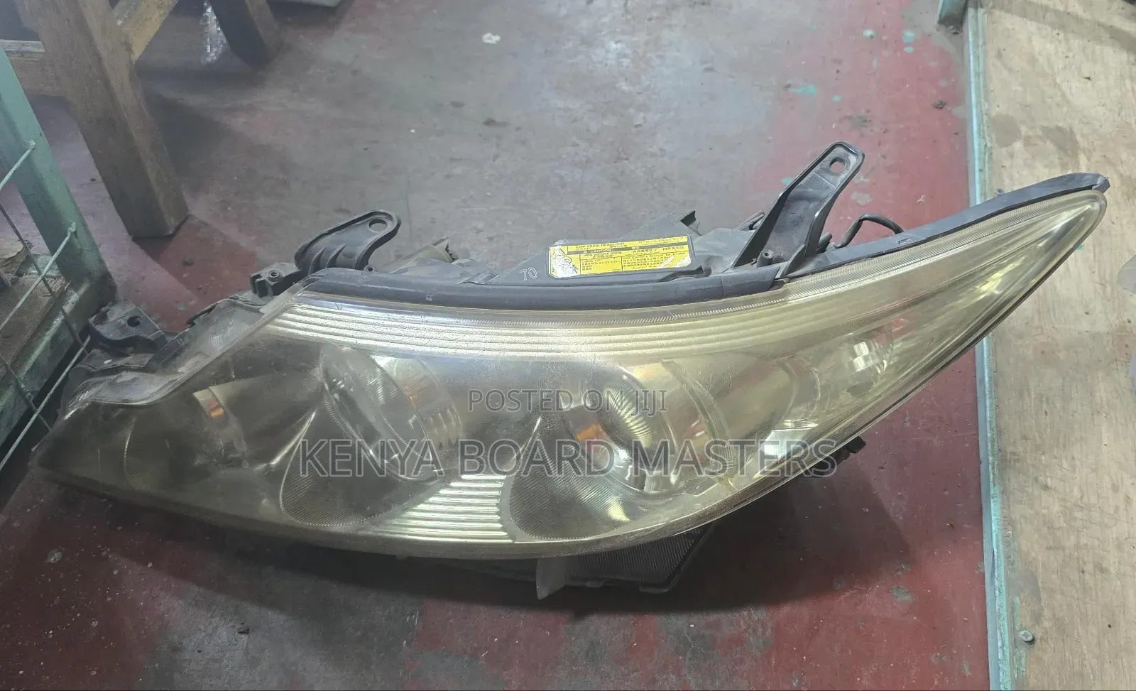 Toyota Estima Xenon 2008
Headlight