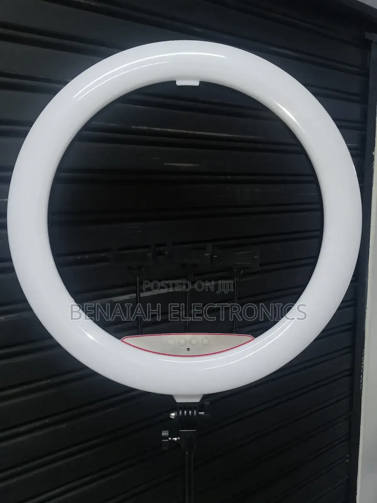 18 " Ringlight, Bright Led Light, Three Strong Phone Holders