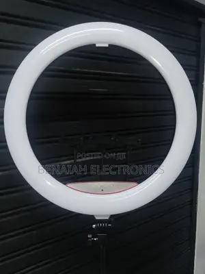 18 " Ringlight, Bright Led Light, Three Strong Phone Holders