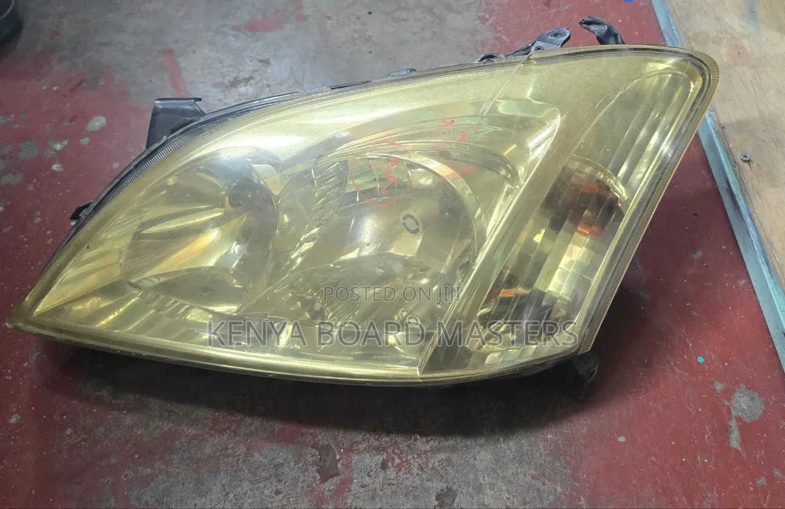 Toyota Runx 2010
Headlights