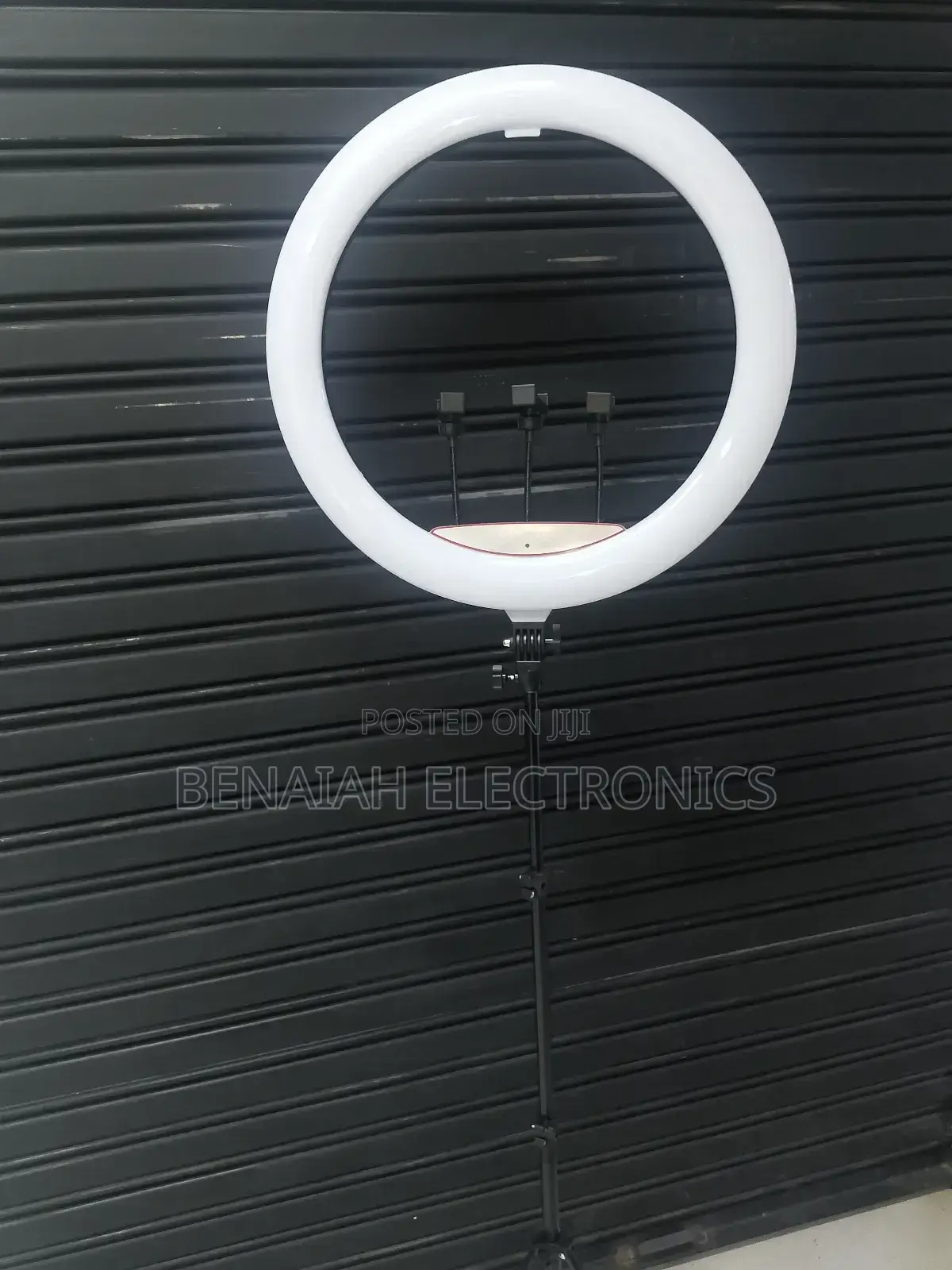 Ringlight 18" Incredible Led Light Three Strong Phone Holders,Stand