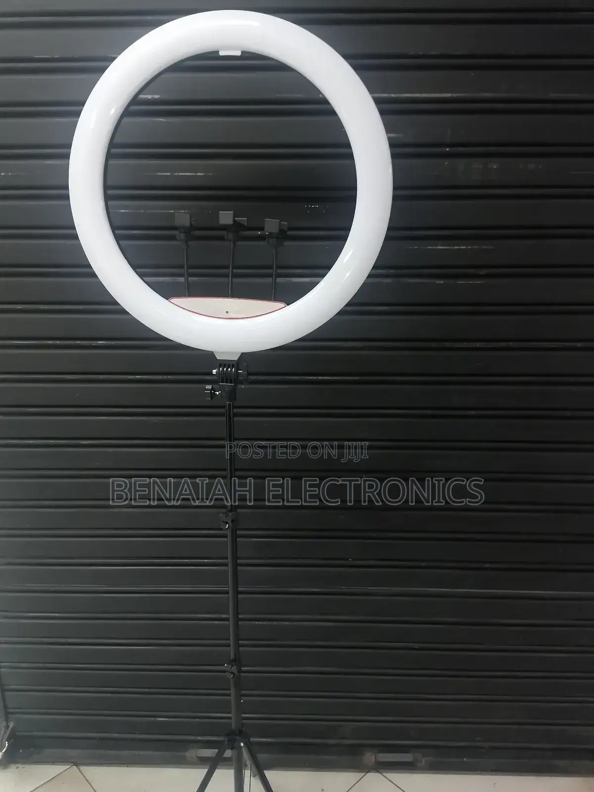 Ringlight 18" Incredible Led Light Three Strong Phone Holders,Stand