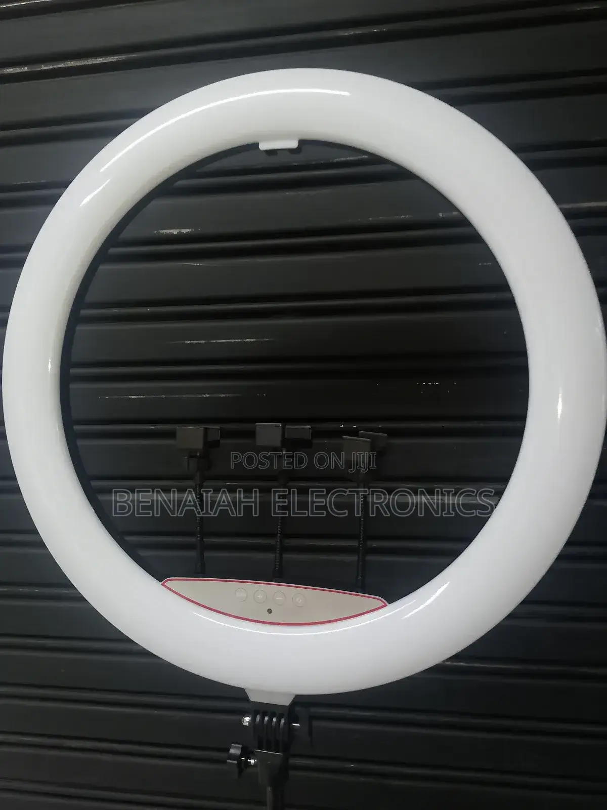 Ringlight 18" Incredible Led Light Three Strong Phone Holders,Stand