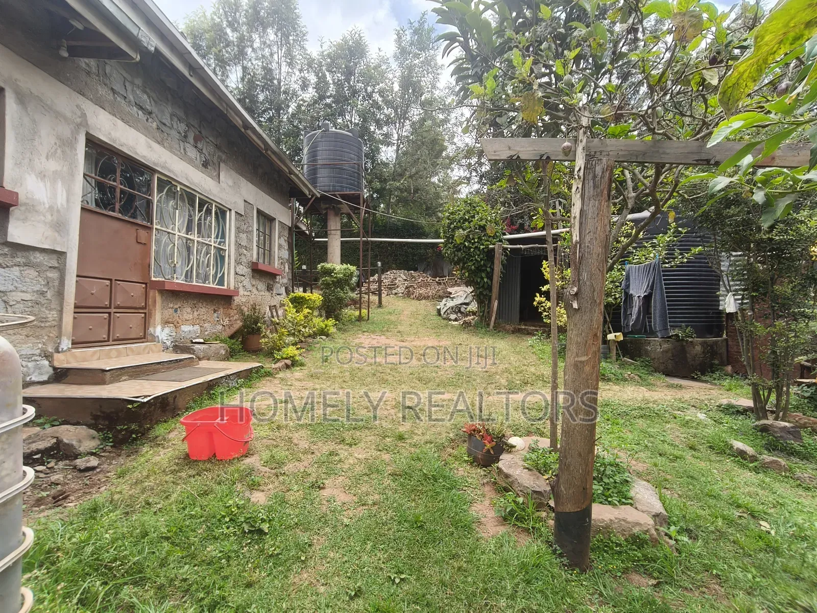 1.25 Acres With a 4-Bedroom Bungalow in Boroti Thigio Near Tarmac
