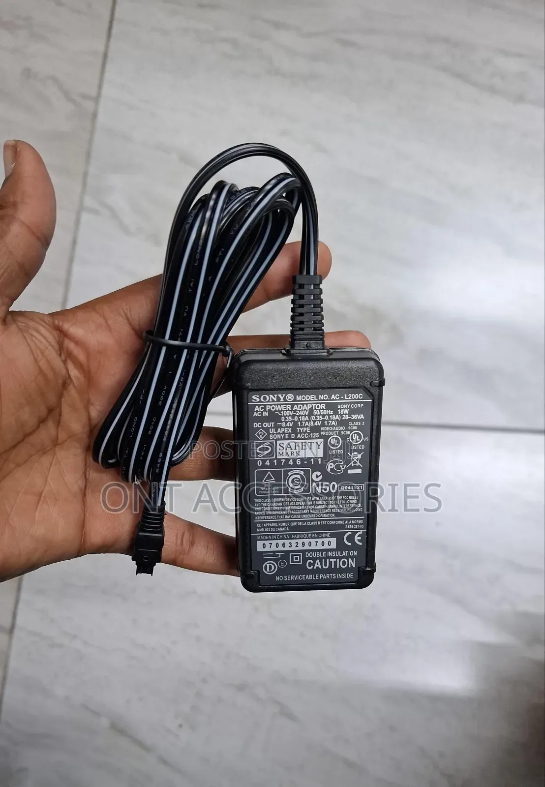 Sony L-200 Adapter
