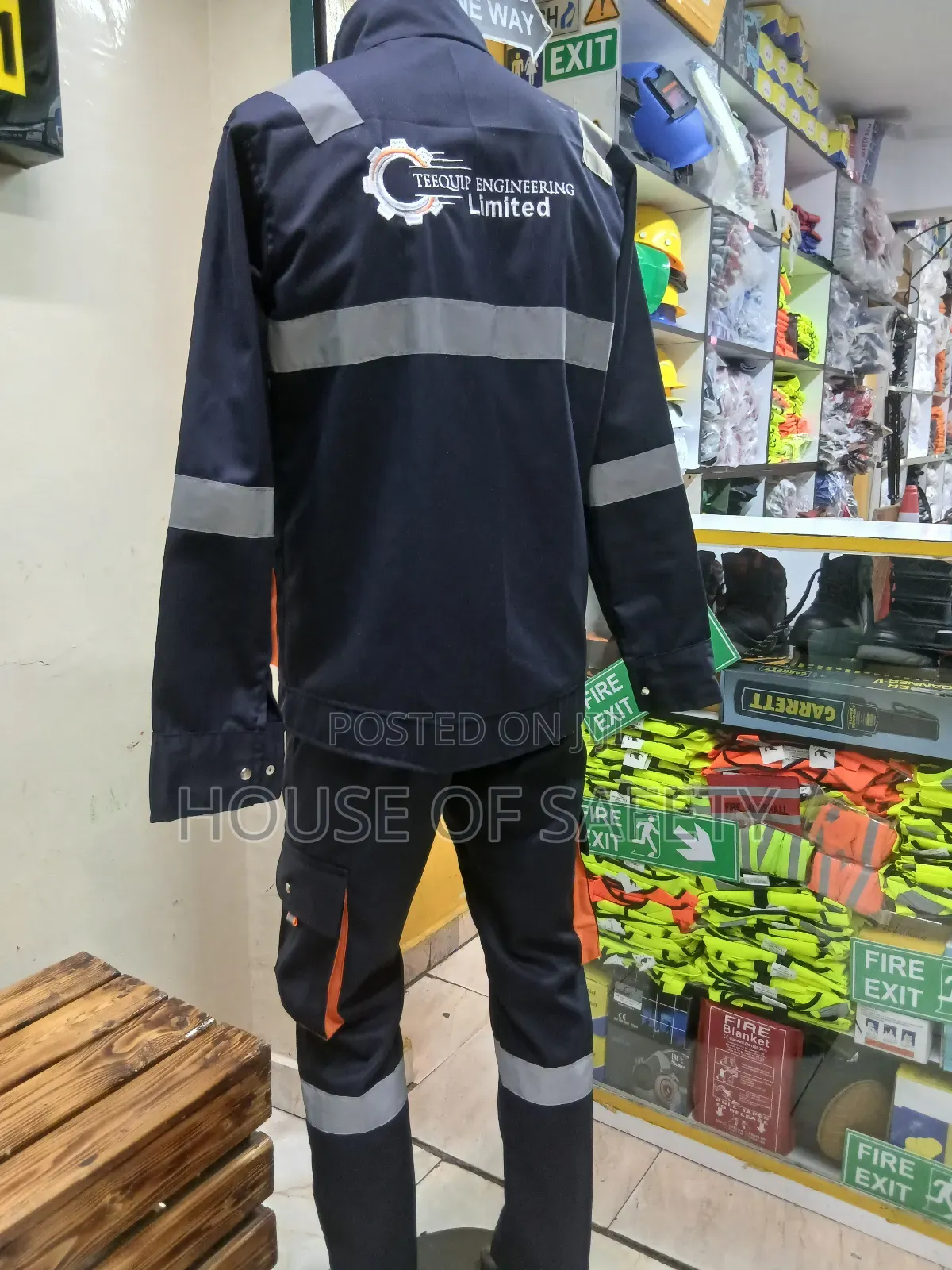 Construction Safety Suits With Hi-Vi Lines