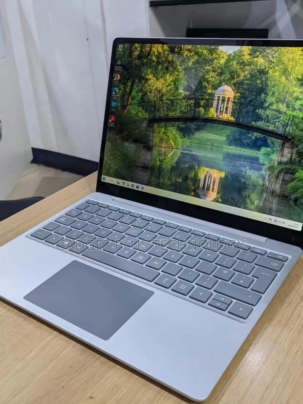 Laptop Microsoft Surface Go 16GB Intel Core I5 SSD 256GB - thumbnail 4