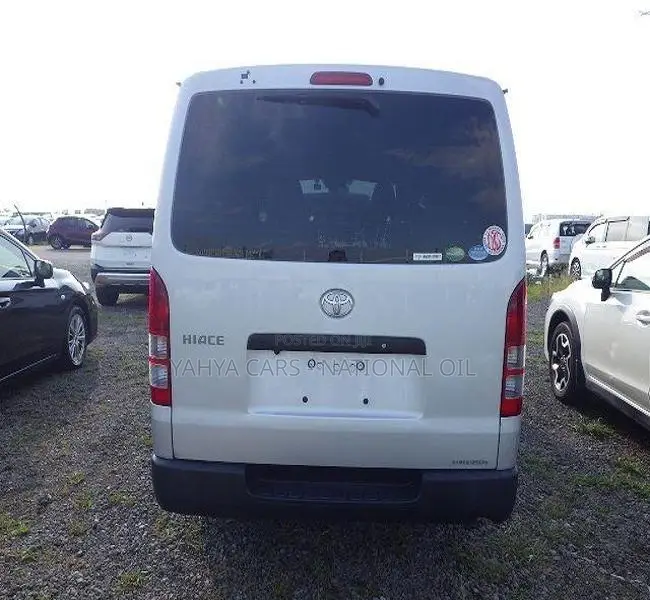 Toyota HiAce 2019 Silver