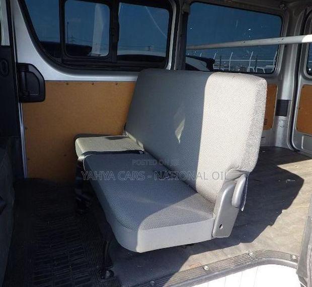 Toyota HiAce 2019 Silver - thumbnail 7
