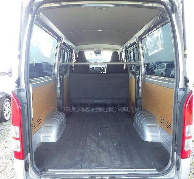 Toyota HiAce 2019 Silver - thumbnail 8