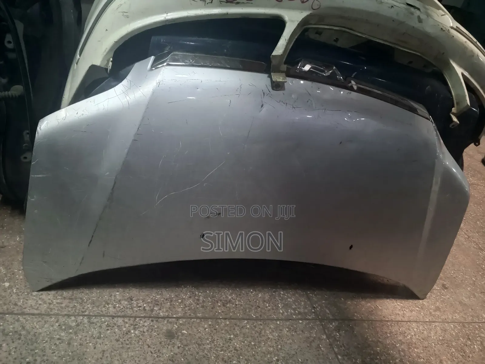 Voxy 2005 Bonnet