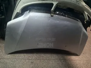 Voxy 2005 Bonnet