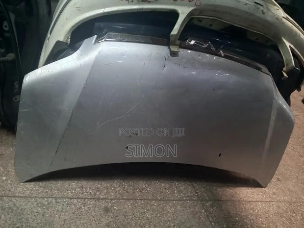 Voxy 2005 Bonnet
