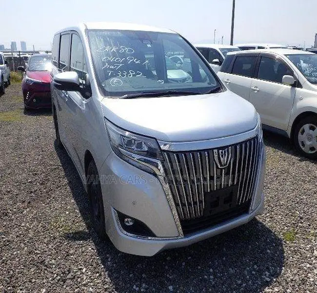 Toyota Esquire 2.0 FWD (8 seater) 2018 Silver