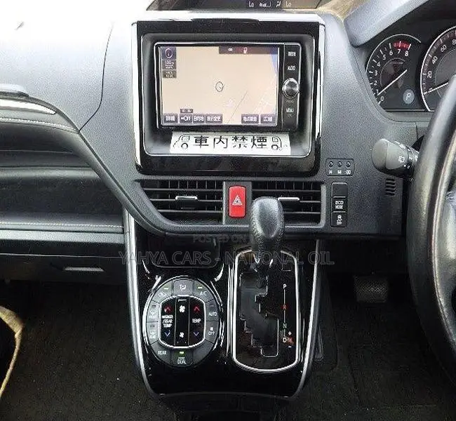 Toyota Esquire 2.0 FWD (8 seater) 2018 Silver