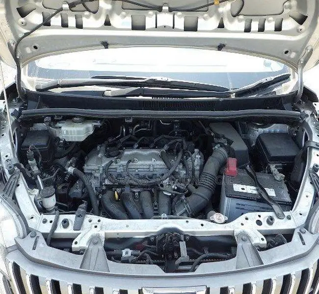 Toyota Esquire 2.0 FWD (8 seater) 2018 Silver