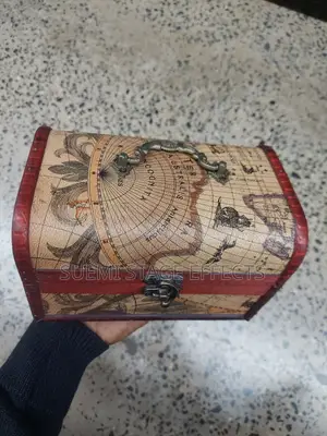 Antique Wooden Jewelry Storage Box – Timeless Design