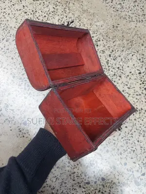 Antique Wooden Jewelry Storage Box – Timeless Design