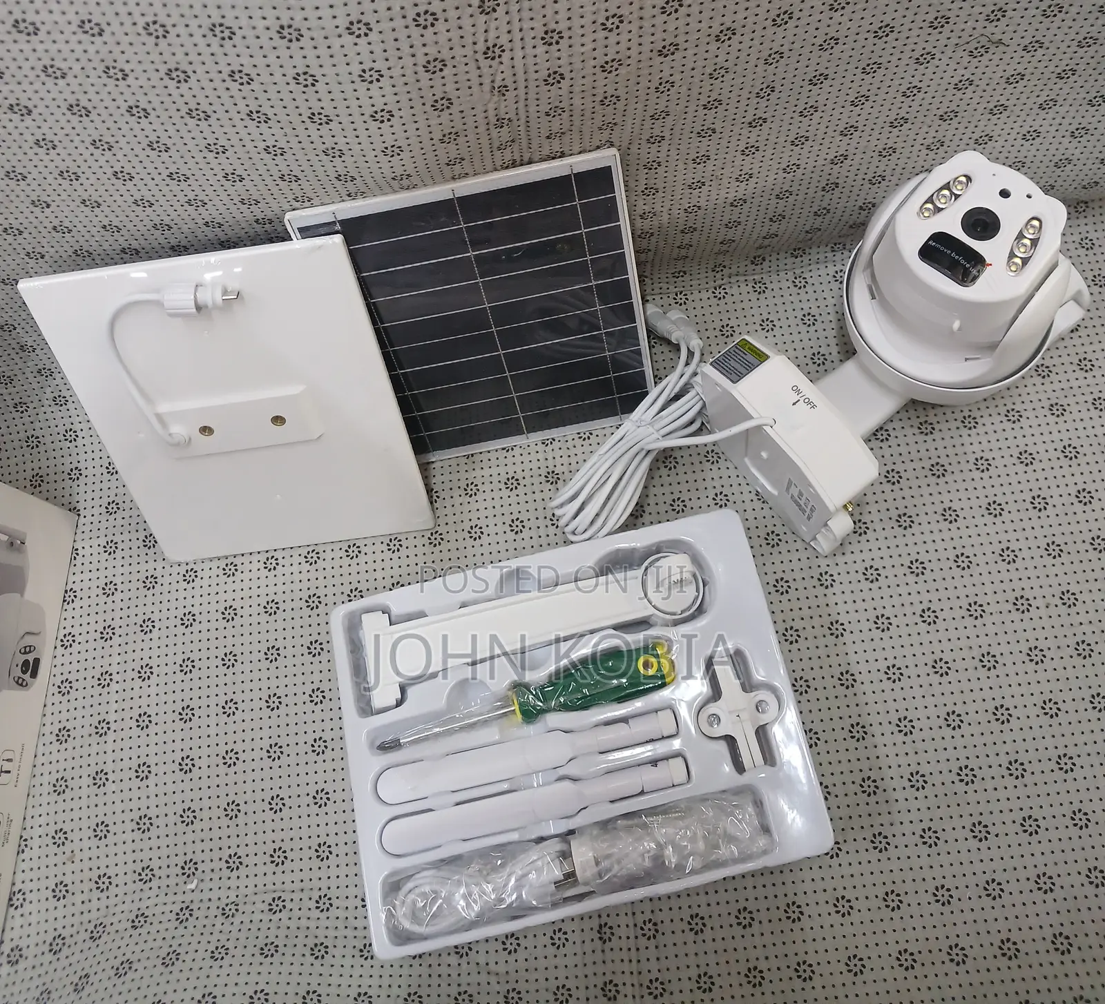 Ubox Dual Panel/Dual Lens Solar Powered Camera 6mp