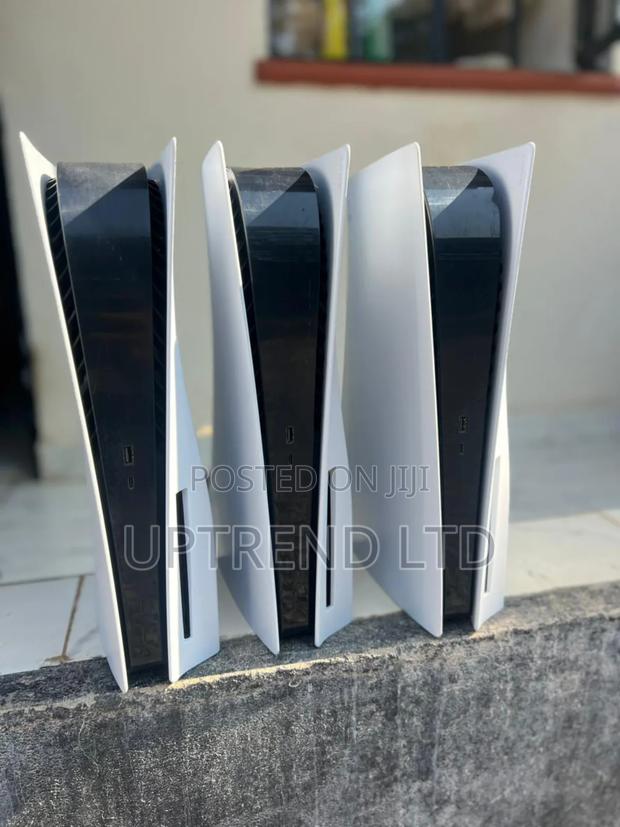 Clean Playstation 4 Standard ,Home Used Ps5 White - main view