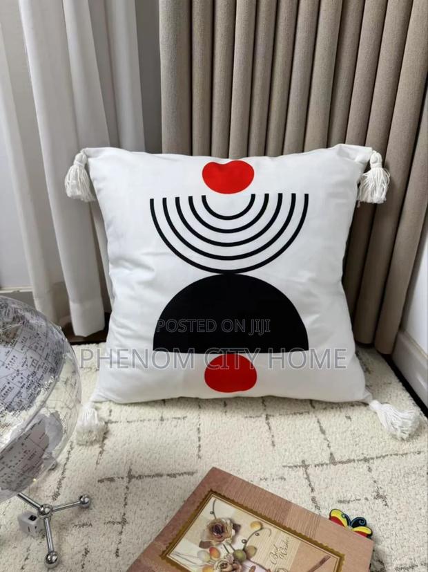 Geometric Design Throwpillow Covers - thumbnail 2